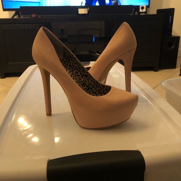 Jessica Simpson Heels - Picture 2 of 3